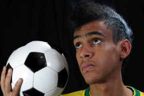 华体会登陆-法甲球队融合心理干预提升球员抗压能力研究